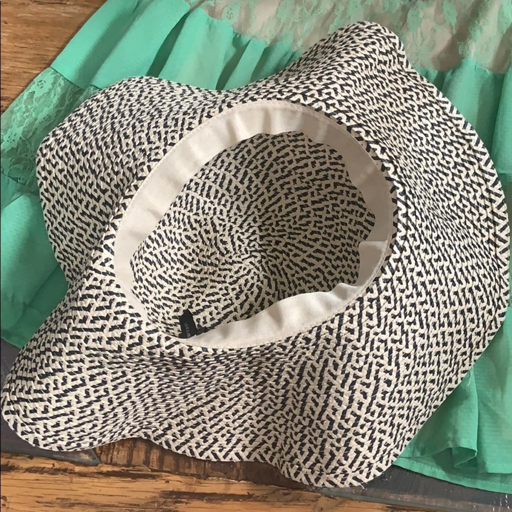 Sun hat - Picture 3 of 3